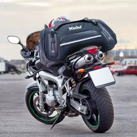 Moottoripyörän takalaukku - Moottoripyörän takalaukku 60 litraa on varustettu pikalukitusjärjestelmällä, helppo asentaa moottoripyörän istuimen tai matkatelineen taakse